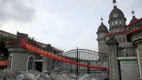 China halla desafío al retirar cruces de iglesias