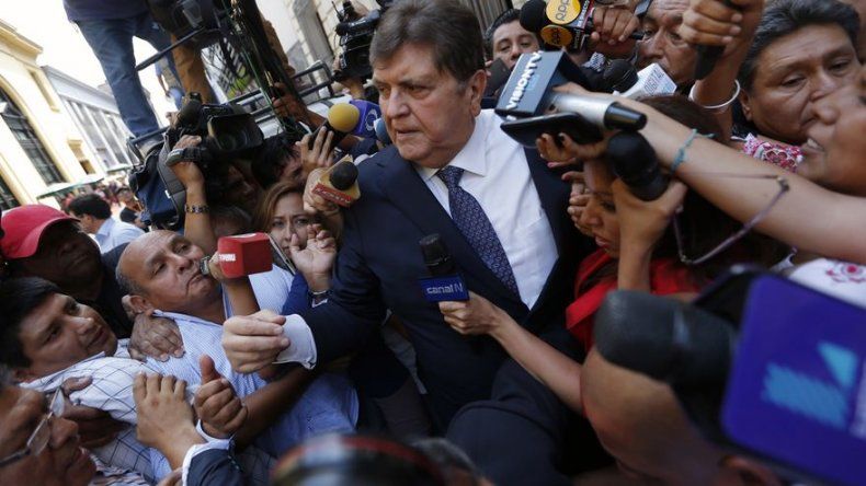 Salvoconducto para Alan García será evaluado en su momento, según ministro