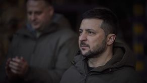 “No estamos en una situación fácil. El enemigo está aumentando su ejército. Nuestra gente es más valiente y necesita armas más potentes”, dijo el líder ucraniano.&nbsp;