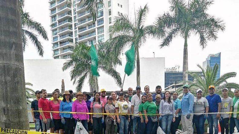 Recolectan 10 toneladas de residuos en playa de Costa del Este