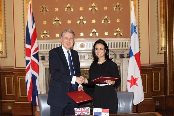 Panamá y Reino Unido firman acuerdo para promover la transparencia