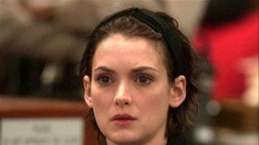 Winona Ryder se enfermó en un avión y fue hospitalizada