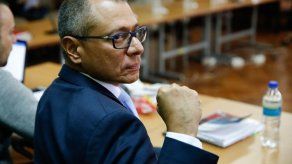Defensa de exvicepresidente Ecuador cuestiona falta de notificación de sentencia