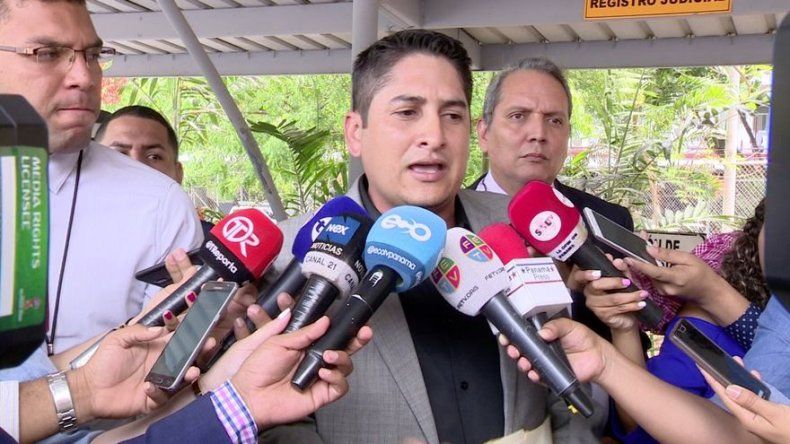 Diputado Alfredo Fello Pérez presenta demanda de un millón de dólares contra La Prensa