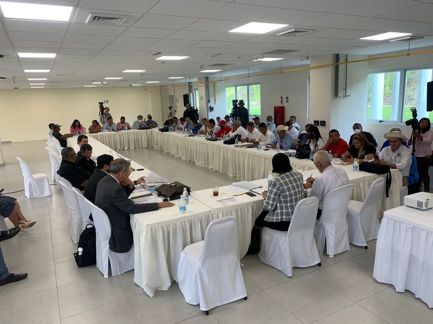 Vista de la reunión de transición realizada en la UTP.