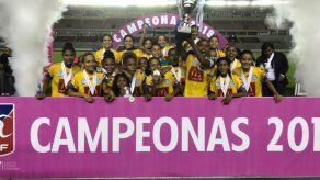 Universitario son las reinas del Fútbol Femenino