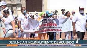 Laboratoristas mantienen paro