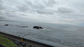 Emiten un aviso de prevención por el desplazamiento de la Onda Tropical N°26 sobre Panamá, que generará periodos con posibles lluvias y tormentas intensas.