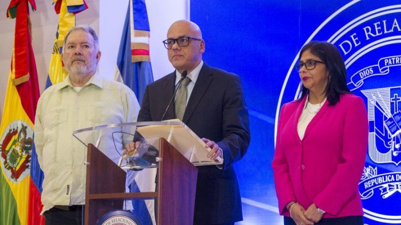 Oposición venezolana tendrá que demostrar vocación democrática, dice chavismo