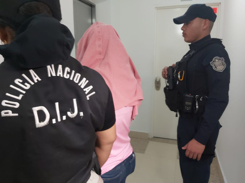 Personas se hacen pasar por abogados