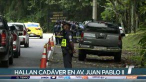 Encuentran cuerpo sin vida en automóvil en avenida Juan Pablo II Encuentran cuerpo sin vida en automóvil en avenida Juan Pablo II