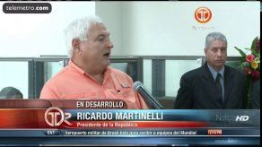 Presidente Martinelli pide agua bendita para sus opositores