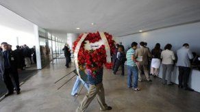 El féretro de Niemeyer viaja a Brasilia para despedida