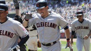 Indios contratan al boricua Omir Santos