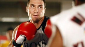 Vladimir Klitschko defiende sus títulos de los pesados ante Mariusz Wach