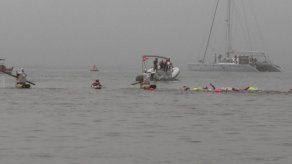 Seis mujeres reman 8.000 km para unir Sudamérica con la Polinesia francesa