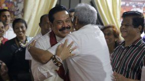 Sri Lanka: presidente substituye al primer ministro