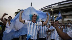 Cientos de personas aguardan regreso de selección argentina en Buenos Aires