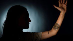 Los tatuajes que se hicieron los sobrevivientes del Bataclan para nunca olvidar