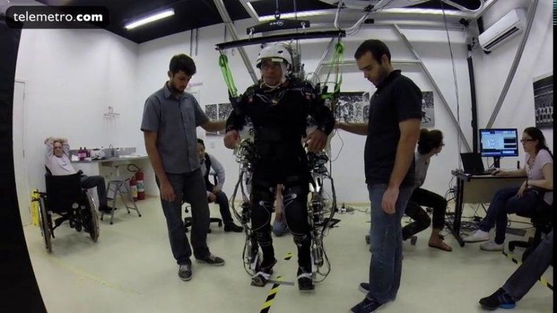 Innovador tratamiento devuelve movilidad de piernas a parapléjicos