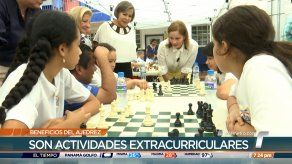 Estudiantes desarrollan su pasión por el ajedrez en jornadas extracurriculares