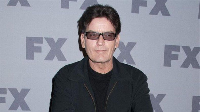 ¿Por qué Charlie Sheen amenazó con mandar a patear a su ex Brett Rossi?