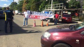 Exfuncionarios de Aduanas protestan por supuestos despidos masivos