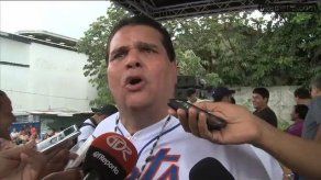 Chello Gálvez festeja su reelección como presidente de la AN