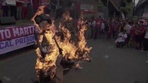 Cientos de filipinos aún piden justicia tras la ley marcial de hace 44 años