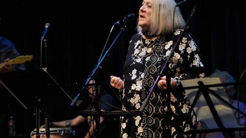 Cantante estadounidense Barbara Dane recibe distinción cultural en Cuba