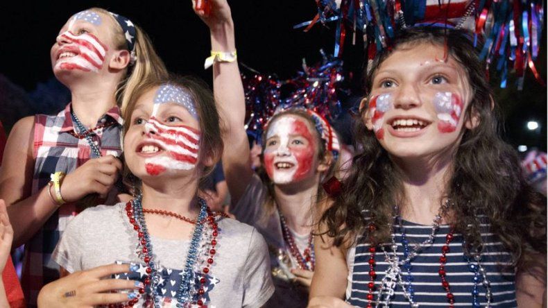 EEUU celebra el 4 de julio con desfiles y fuegos artificiales