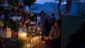 Celebran a difuntos en Día de Todos los Santos