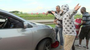 Residentes de Don Bosco afectados por las inundaciones cierran el Corredor Sur