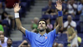 Serbio Djokovic avanza a tercera ronda del US Open sin sudar