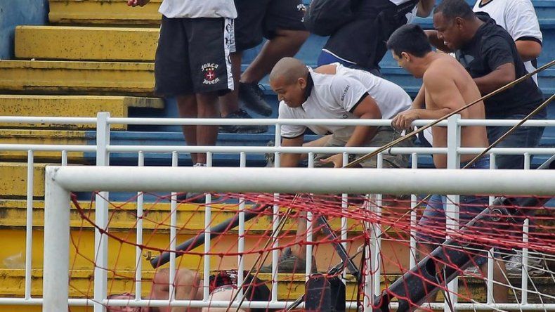 Al menos tres hinchas heridos deja pelea de fanáticos en última jornada