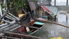 Al menos 4 muertos y 25.000 evacuados en Filipinas por el azote de Koppu