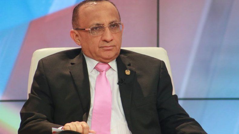Ministro Vásquez brinda balance de programas 120 a los 65 y Ángel Guardián