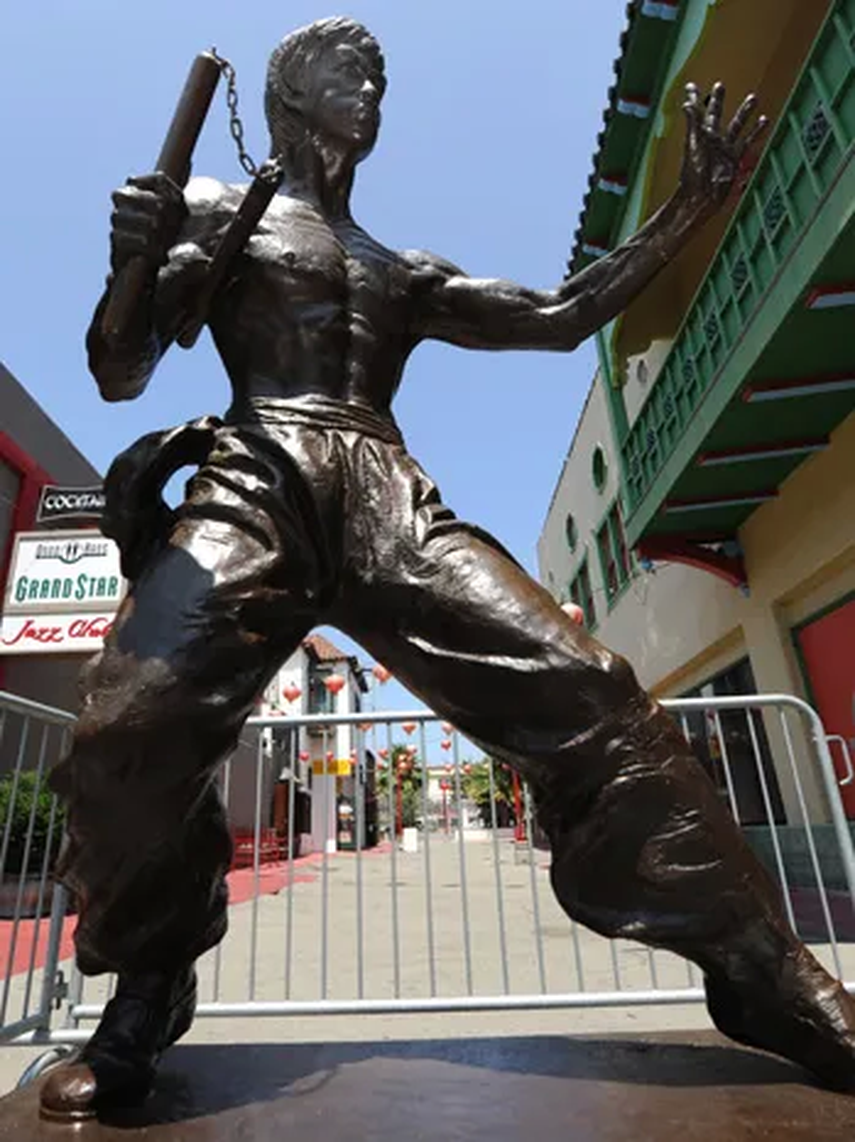 Estatua de Bruce Lee en Los &Aacute;ngeles.