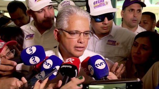 José Isabel Blandón ejerció su voto en el Instituto América