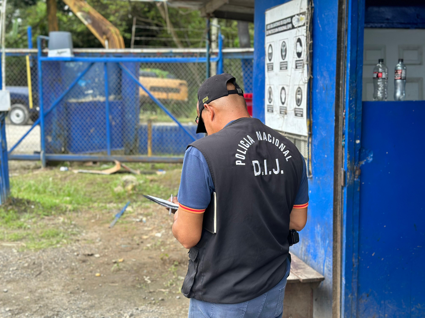 Robo en empresa de recolección de desechos.