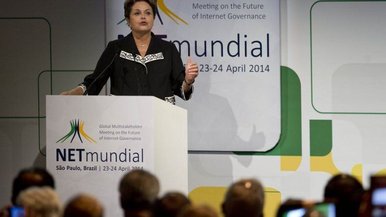 Insultos a Rousseff en inauguración del Mundial abren debate en Brasil