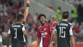 UEFA suspende 3 juegos a Luiz Adriano