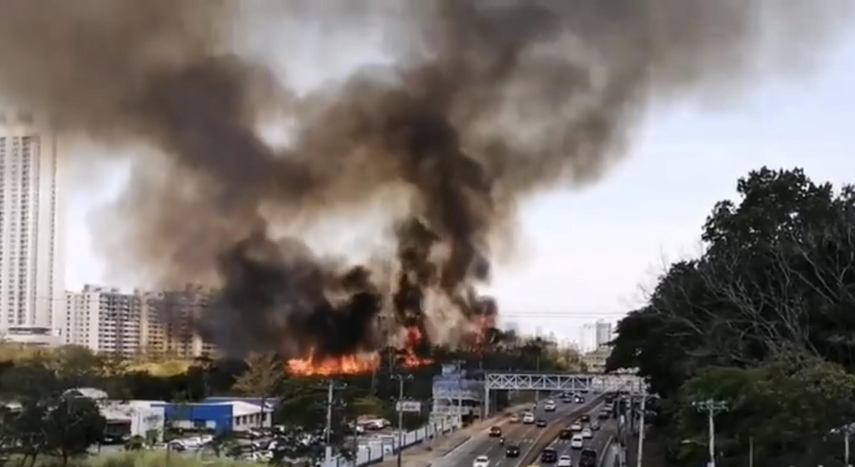 Se incendia herbazal en Condado del Rey