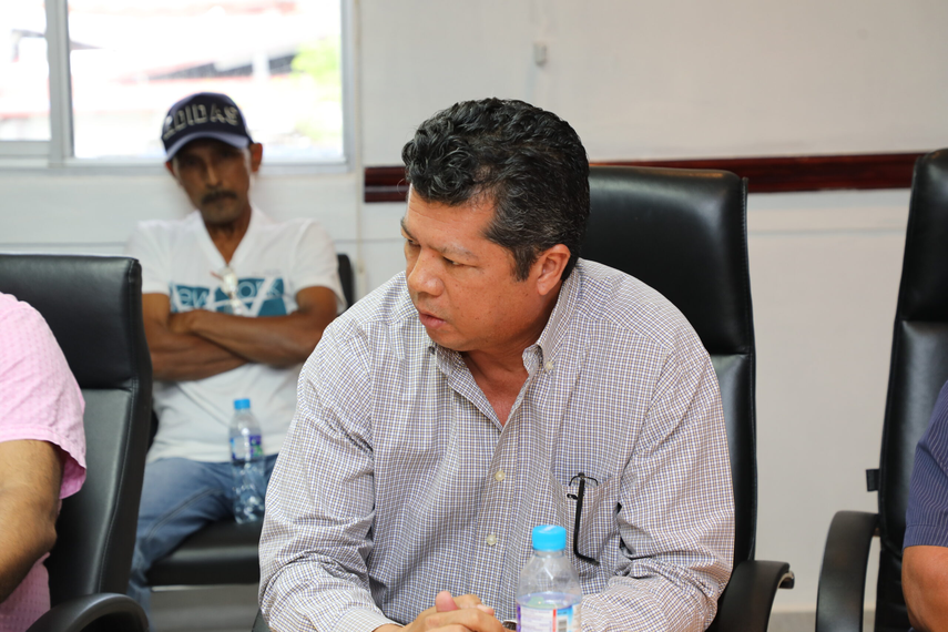 Reunión de autoridades ambientales y residentes Reunión de autoridades ambientales y residentes 