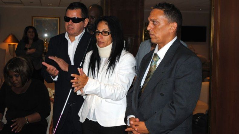 Disidentes cubanos llegan a Miami para olvidar la pesadilla de Panamá