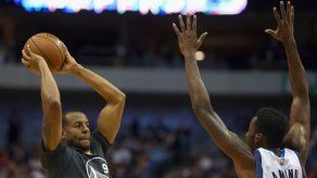 Warriors logran ventaja de campo y los Hawks marca de franquicia