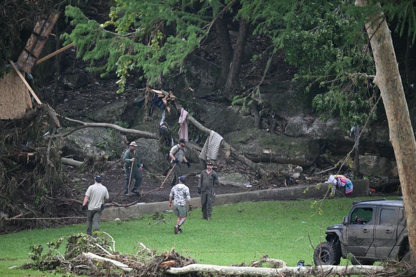 Más de 80 muertes por inundaciones en Texas.