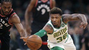 Celtics vence a Raptors gracias a los 27 puntos de Irving