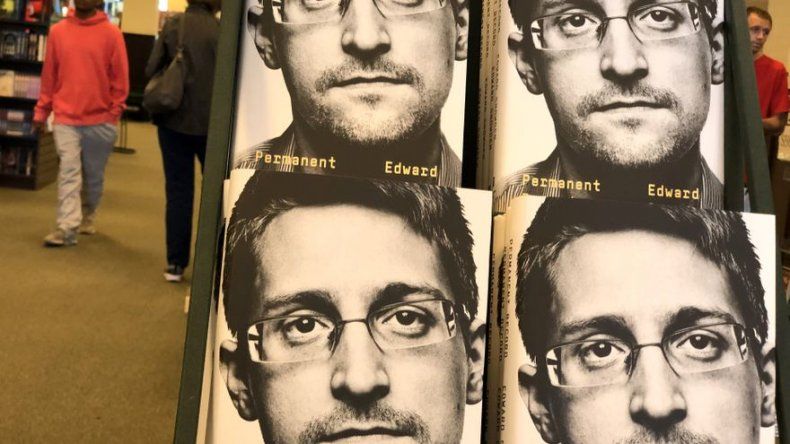 Departamento de Justicia de EEUU demanda a Snowden por su nuevo libro
