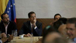 Guaidó asume control de 3 sedes diplomáticas en EEUU